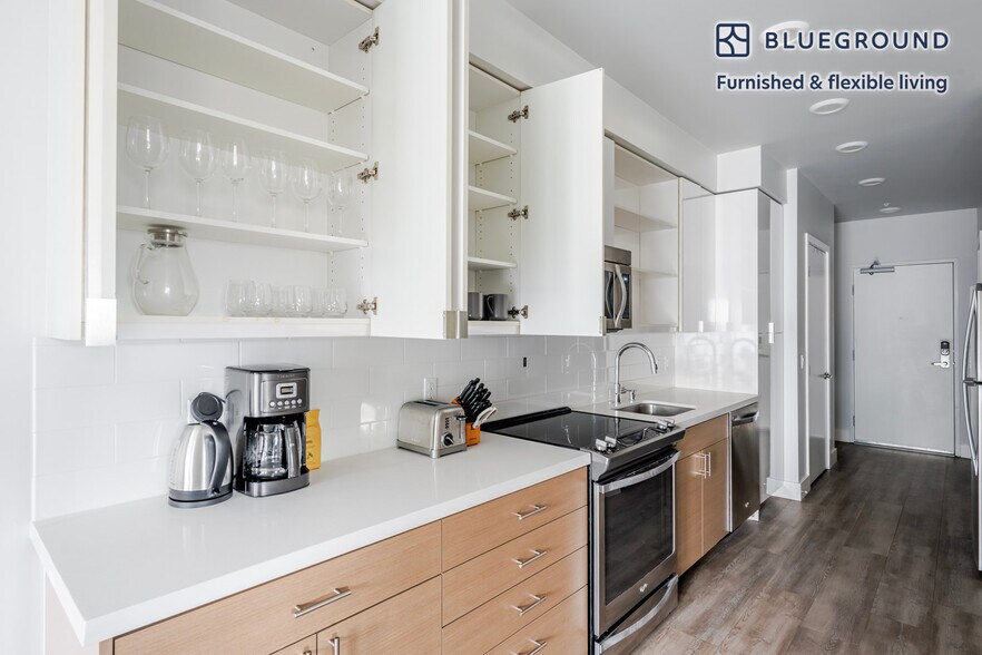 Building Photo - 285 8th Ave N