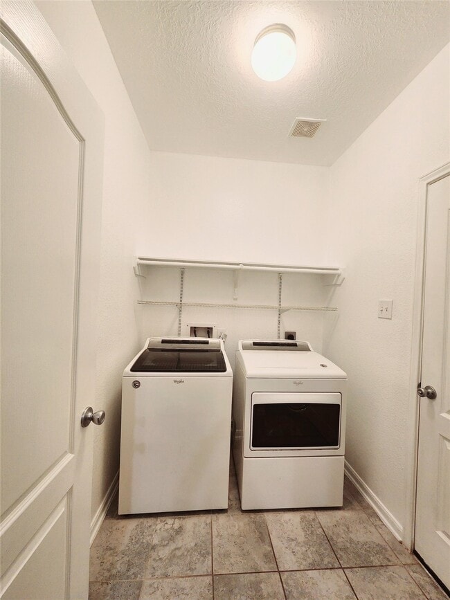 Building Photo - 2606 Oakwood Blf Trl