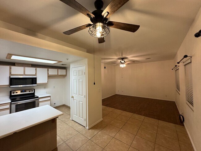 Building Photo - 2834