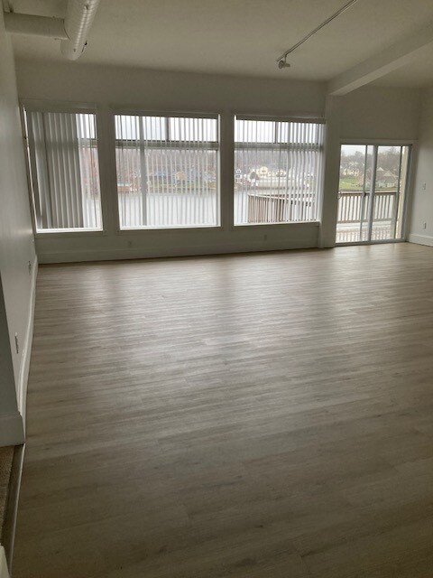 Living/Dining Vacant - 231 Lake Ave