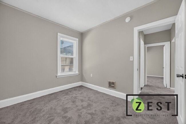 Building Photo - 643-645 Navahoe St