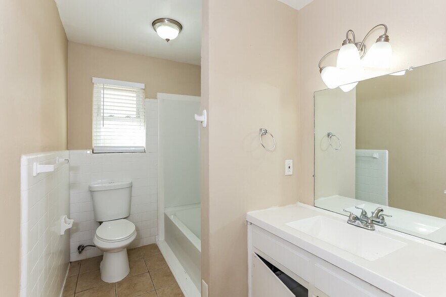 Building Photo - 6420 Valley Ridge Dr