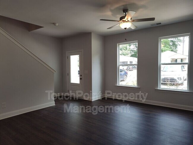 Building Photo - 811 Justice Ave