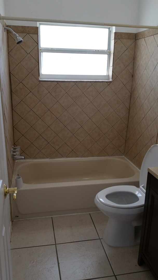 Building Photo - Great Location w/ everything you want! Boat parking