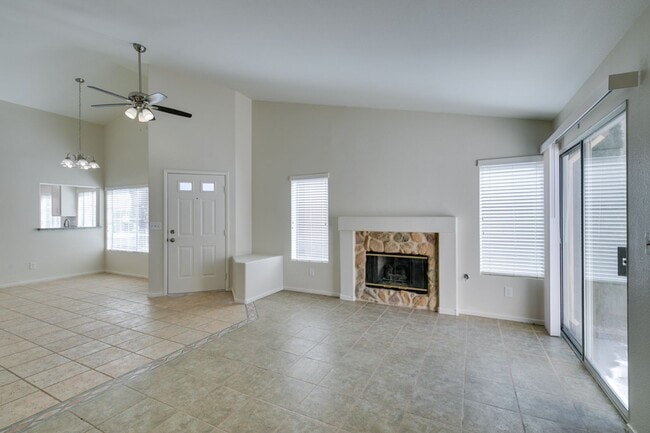 Building Photo - Cozy 3 bedroom single story house in Green Valley
