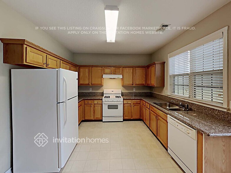 Building Photo - 172 Wallnut Hall Cir