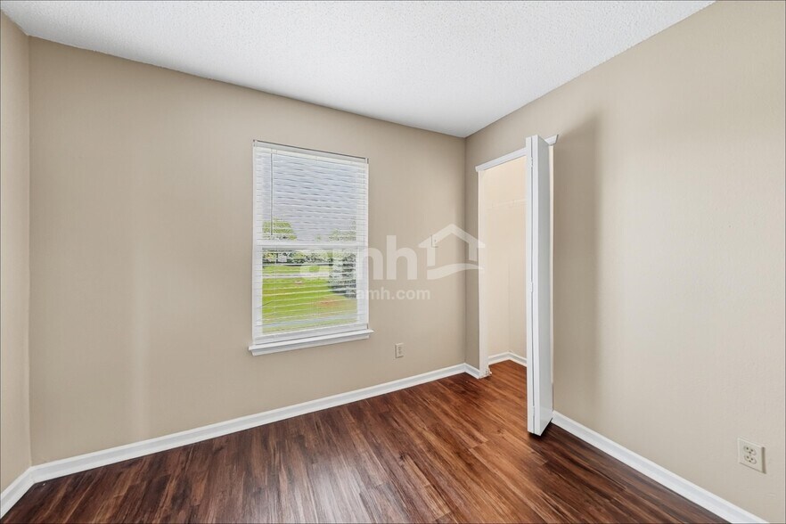 Building Photo - 15080 Fawn Hollow Ln