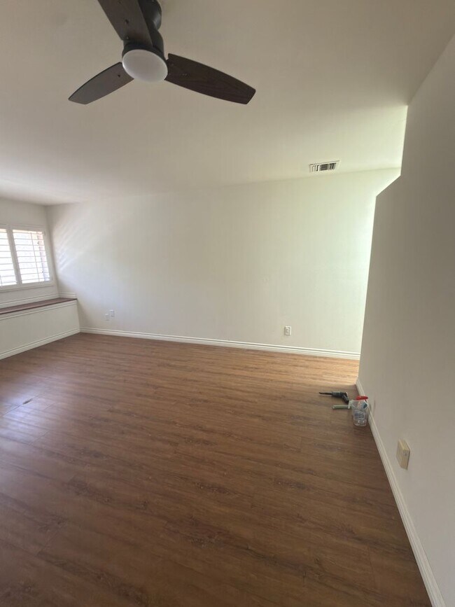Building Photo - DESIRABLE TWO BEDROOM TWO BATH HOME IN STUDIO CITY