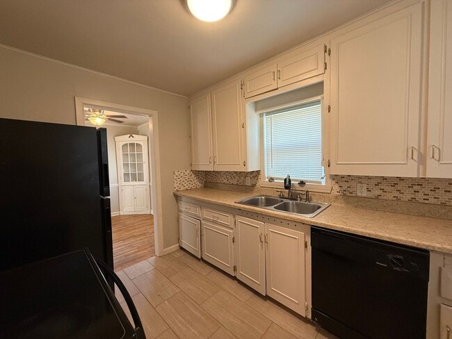 Building Photo - 743 S Fountain St