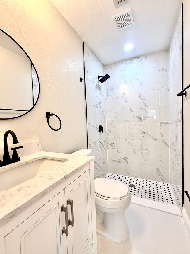 Building Photo - 1735 Michigan Ave NE