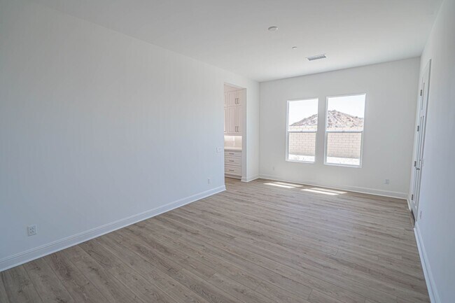 Building Photo - Spacious 5-Bedroom Home with Community Ame...