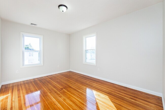 Building Photo - 74 Austin St