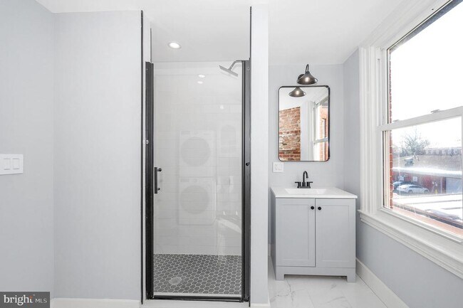 Building Photo - 230 S Market St