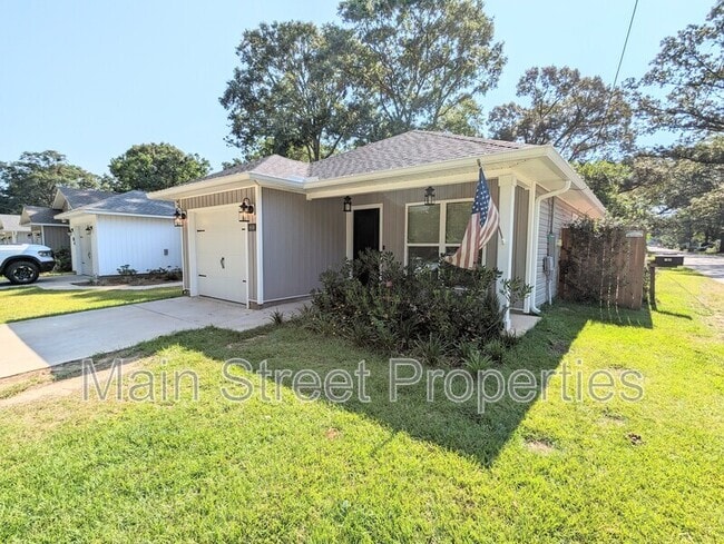 Building Photo - 8698 Doris Ave