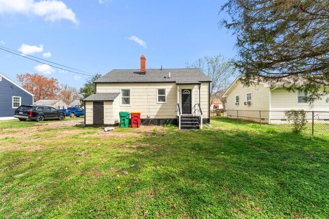 Building Photo - Charming 2-bedroom, 1 bath