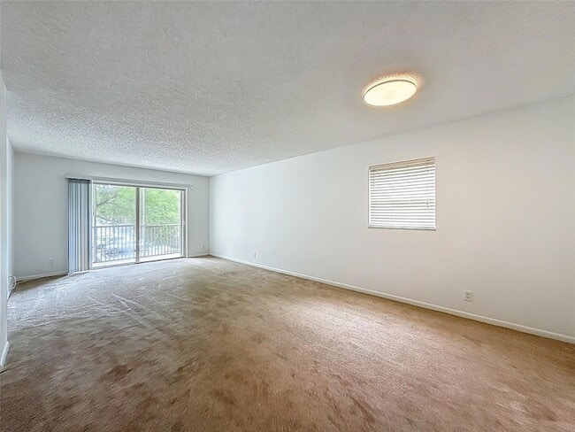 Building Photo - 8735 Ramblewood Dr