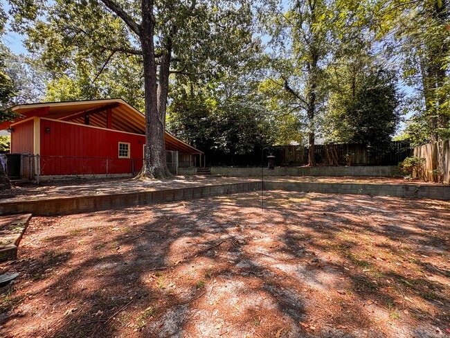 Building Photo - Spacious 4 Bed 2.5 bath Home Close to Fort Bragg
