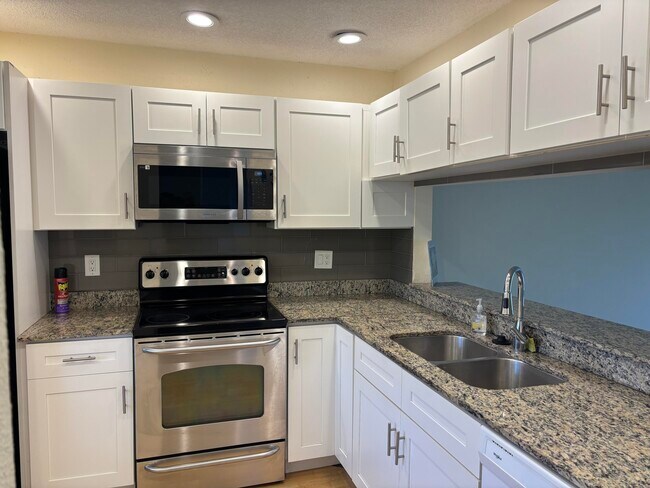 Building Photo - 2840 Casa Way