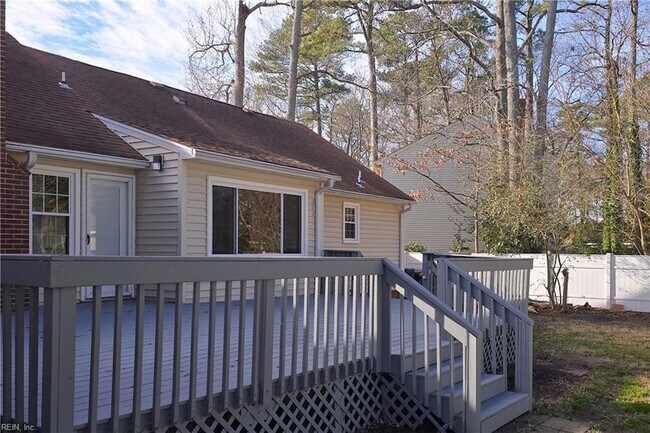 Building Photo - 1008 Hollins College Ct