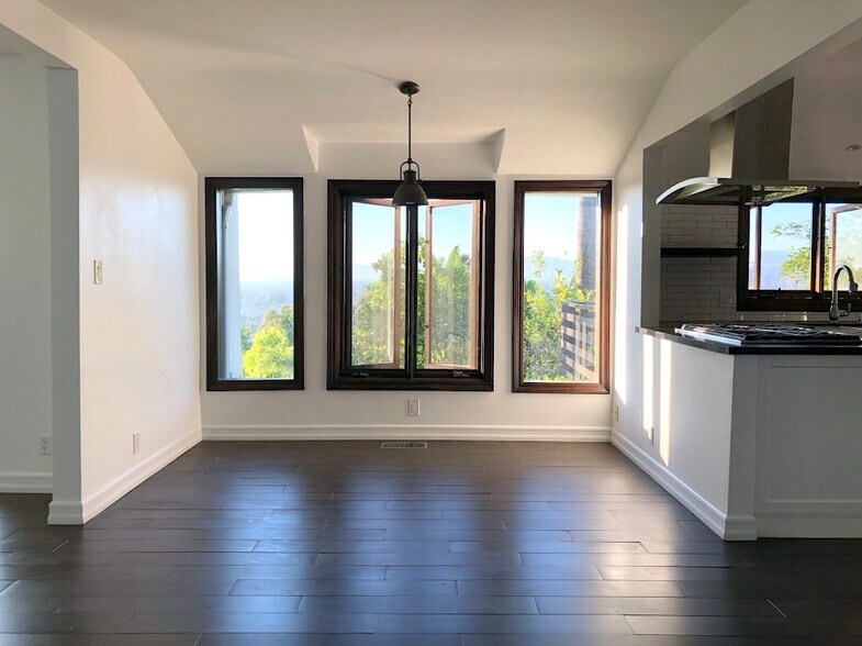 Building Photo - 11420 Decente Ct