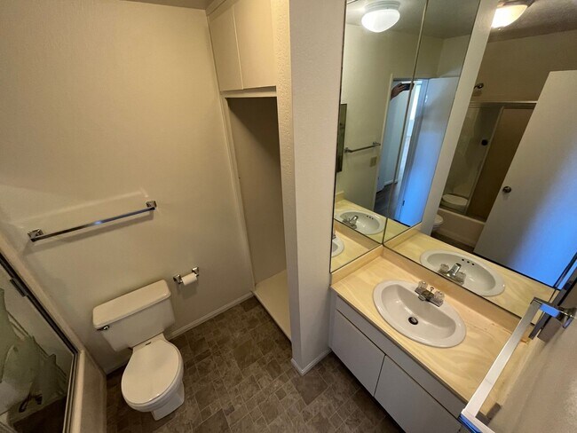 Building Photo - 3450 Santa Maria Way