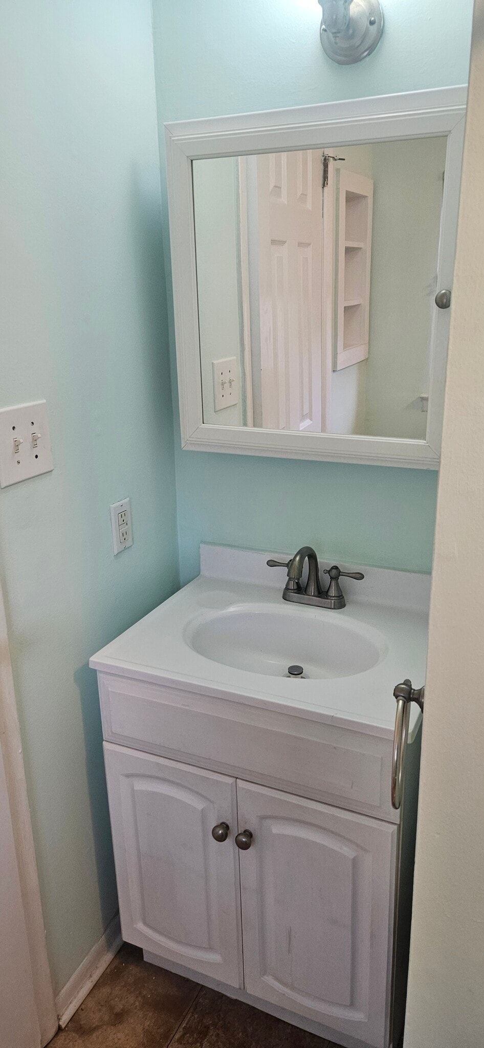 Building Photo - 225 Bay Ave