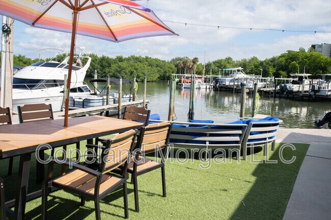 Building Photo - 1000 Cove Cay Dr