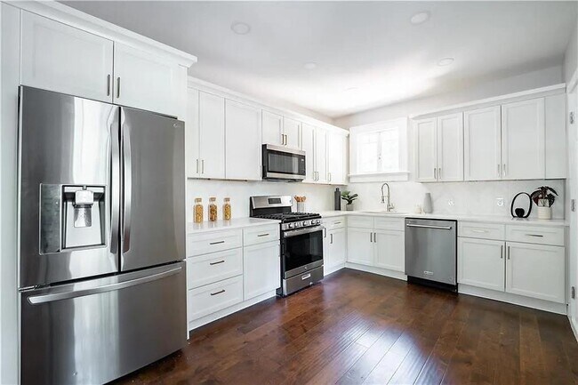 Building Photo - 943 Rose Cir SW