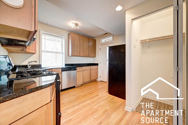 Building Photo - 2553 W Ardmore Ave