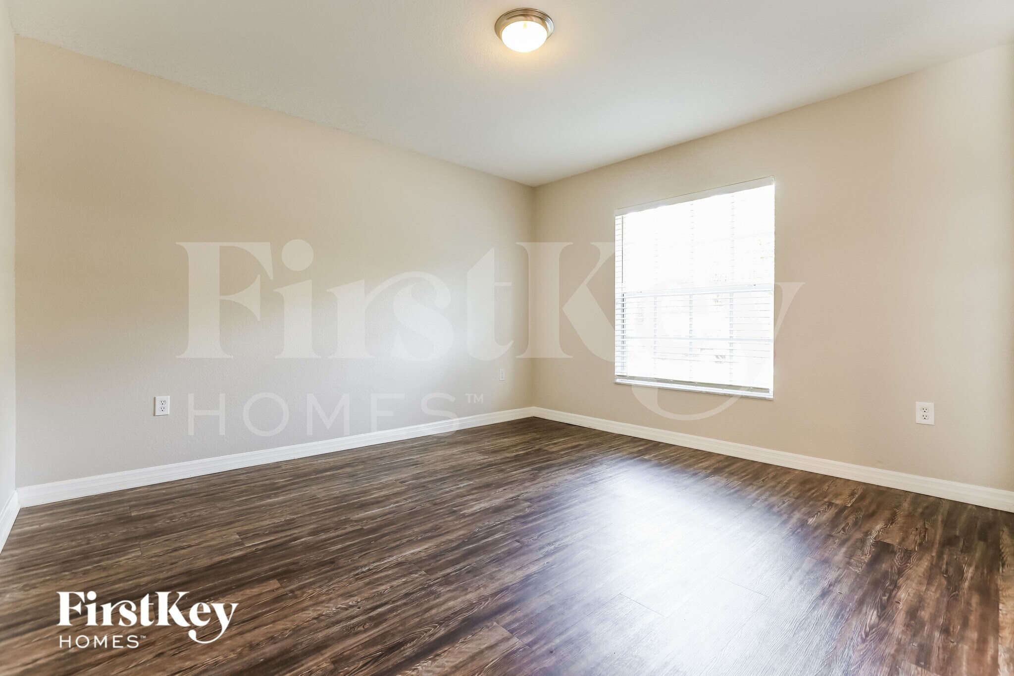 Building Photo - 2637 Lacroix Ave