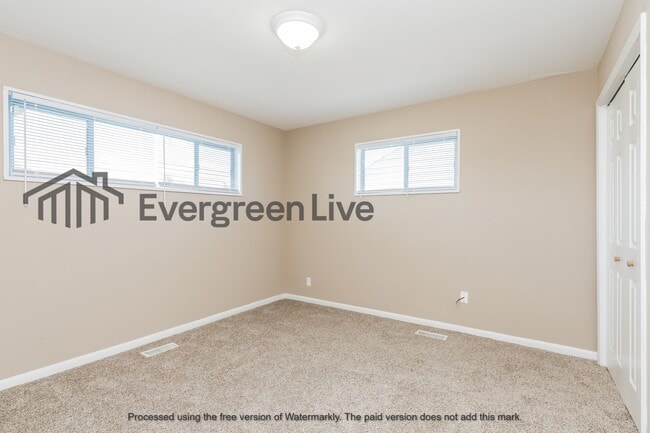 Building Photo - 125 Swallow Dr