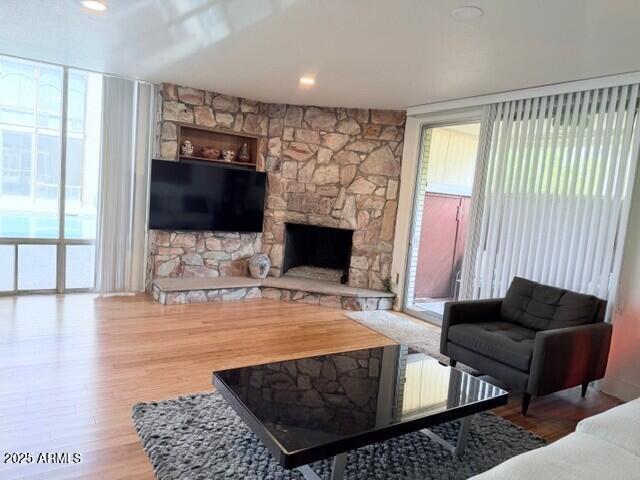 Building Photo - 6943 E 3rd St