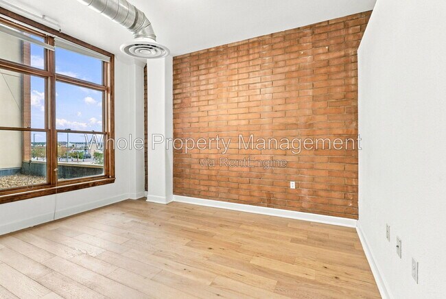 Building Photo - 2245 Blake St
