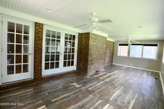 Building Photo - 202 Haldane Dr