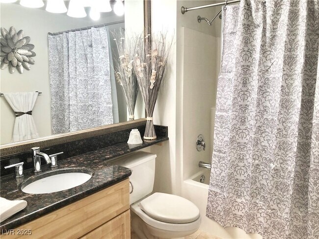 Building Photo - 270 E Flamingo Rd