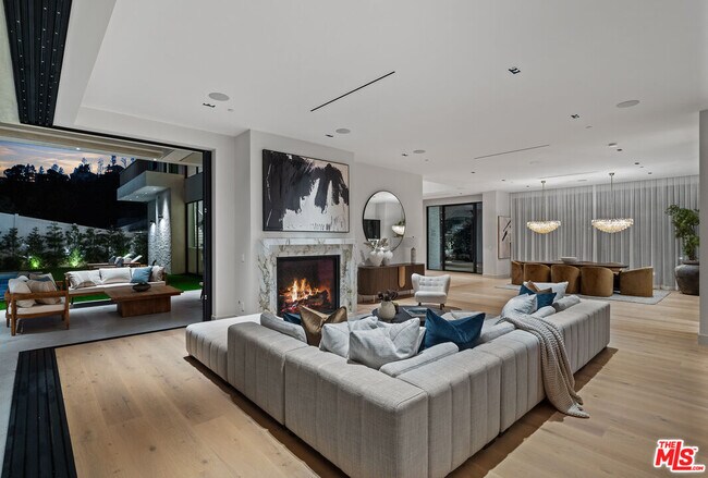 Building Photo - 10950 Verano Rd