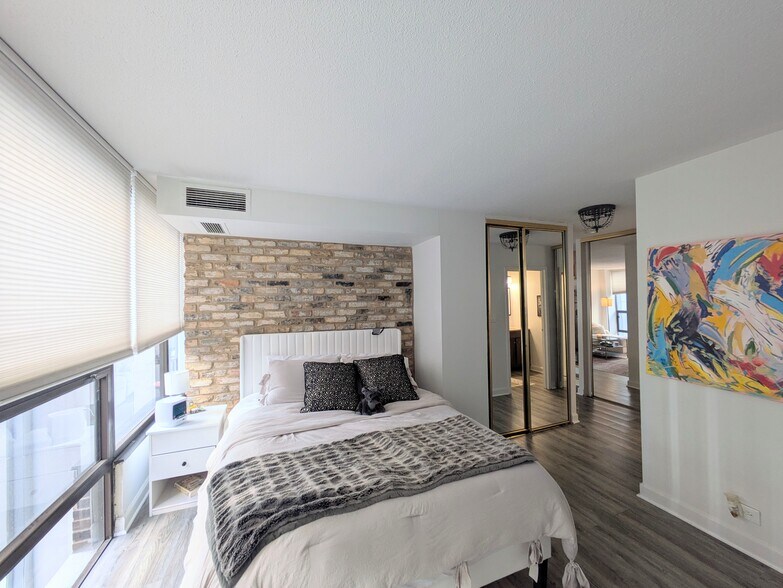 Building Photo - 230 E Ontario St