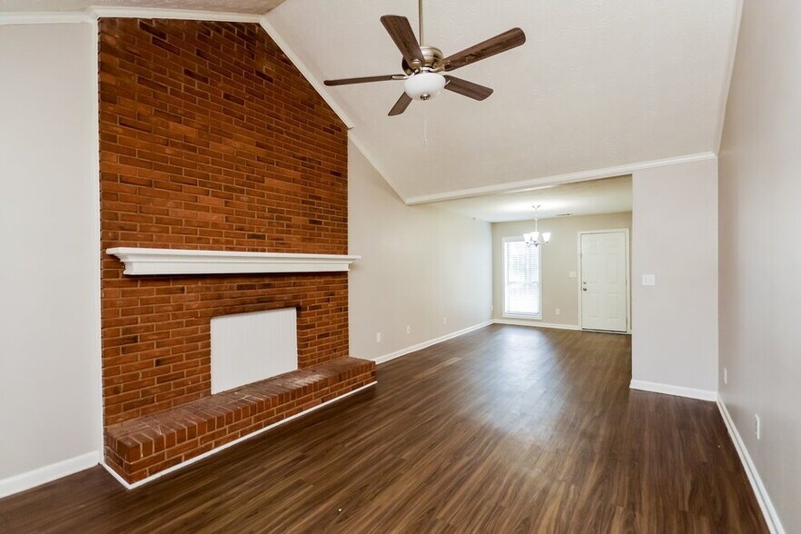 Building Photo - 2627 Country Trace SE