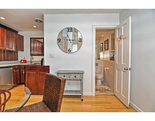 Building Photo - 43 Charles St