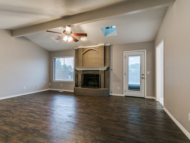Building Photo - 205 N Rockypoint Dr