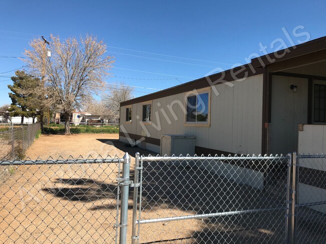 Building Photo - SPACIOUS THREE BEDROOM