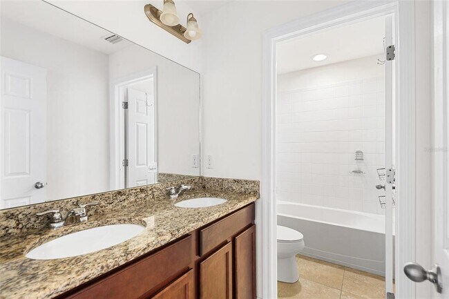 Building Photo - 1848 Oak Hammock Ct