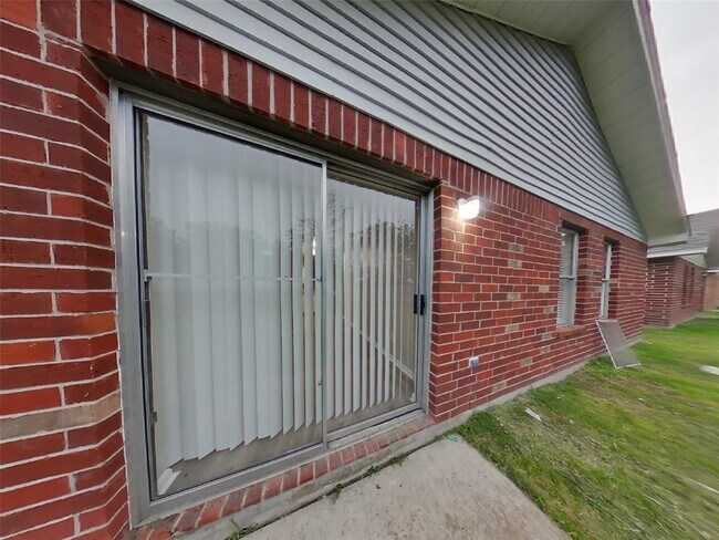 Building Photo - 3139 Boynton Dr