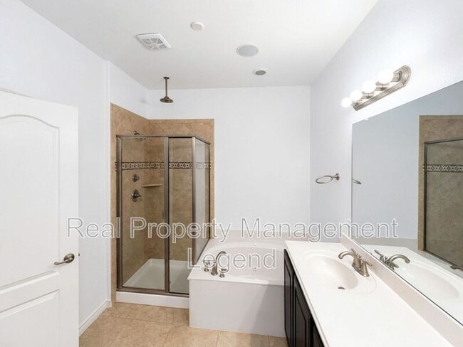 Building Photo - 5729 Knox Dr