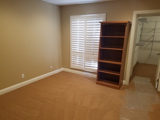 Building Photo - Gorgeous Home in a Quiet Neighborhood!