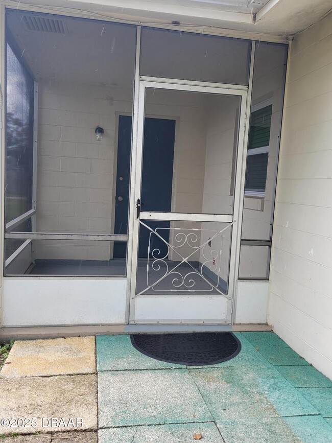 Building Photo - 1112 5th St