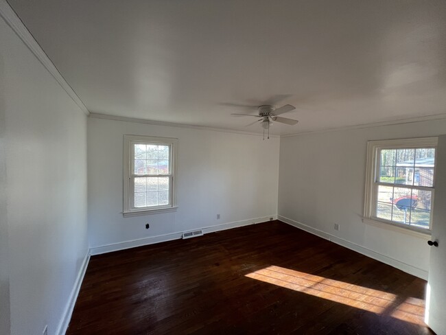 Building Photo - 609 W Greer St