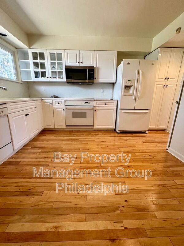 Building Photo - 303 Hedgerow Ln