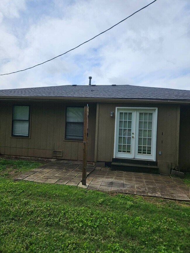 Building Photo - 607/609 W. Edgewood