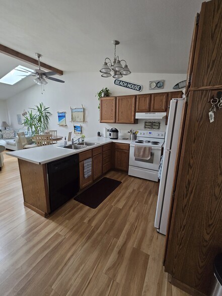 Building Photo - 185 White Tail Dr